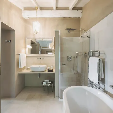 New Fine House With Newly Built Garden Apartment